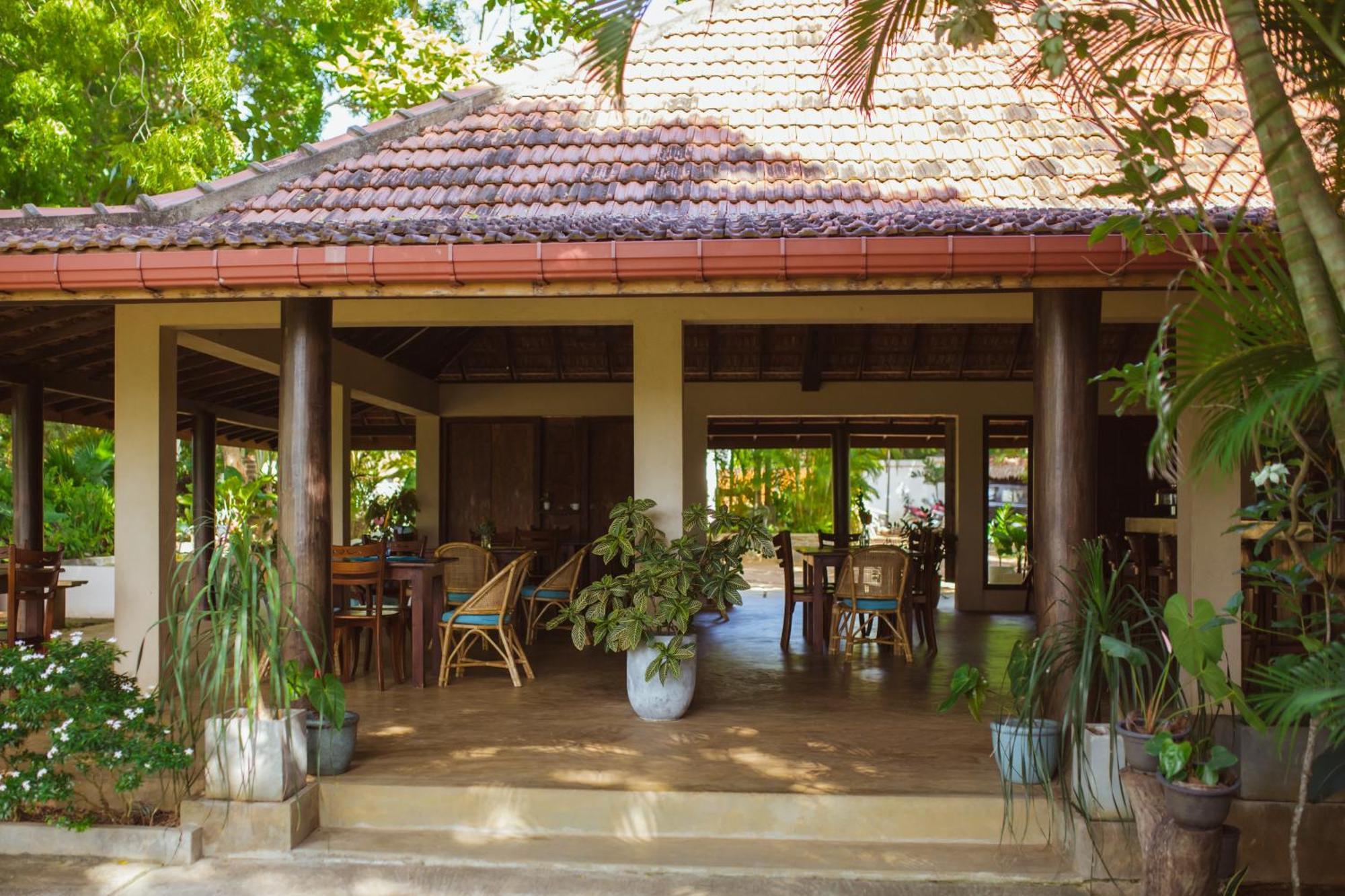Hotel Omia Tangalle Exterior foto